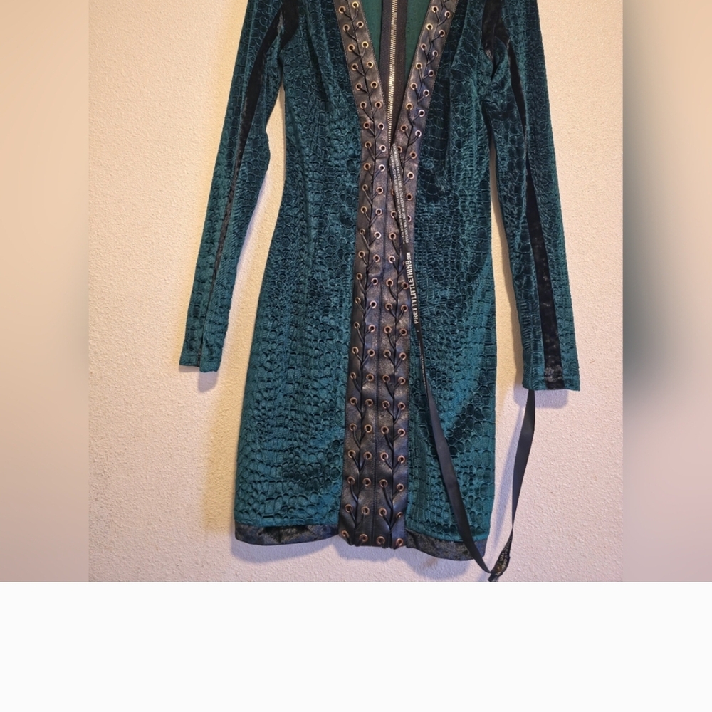 Prettylittlething Teal Textured Dress
